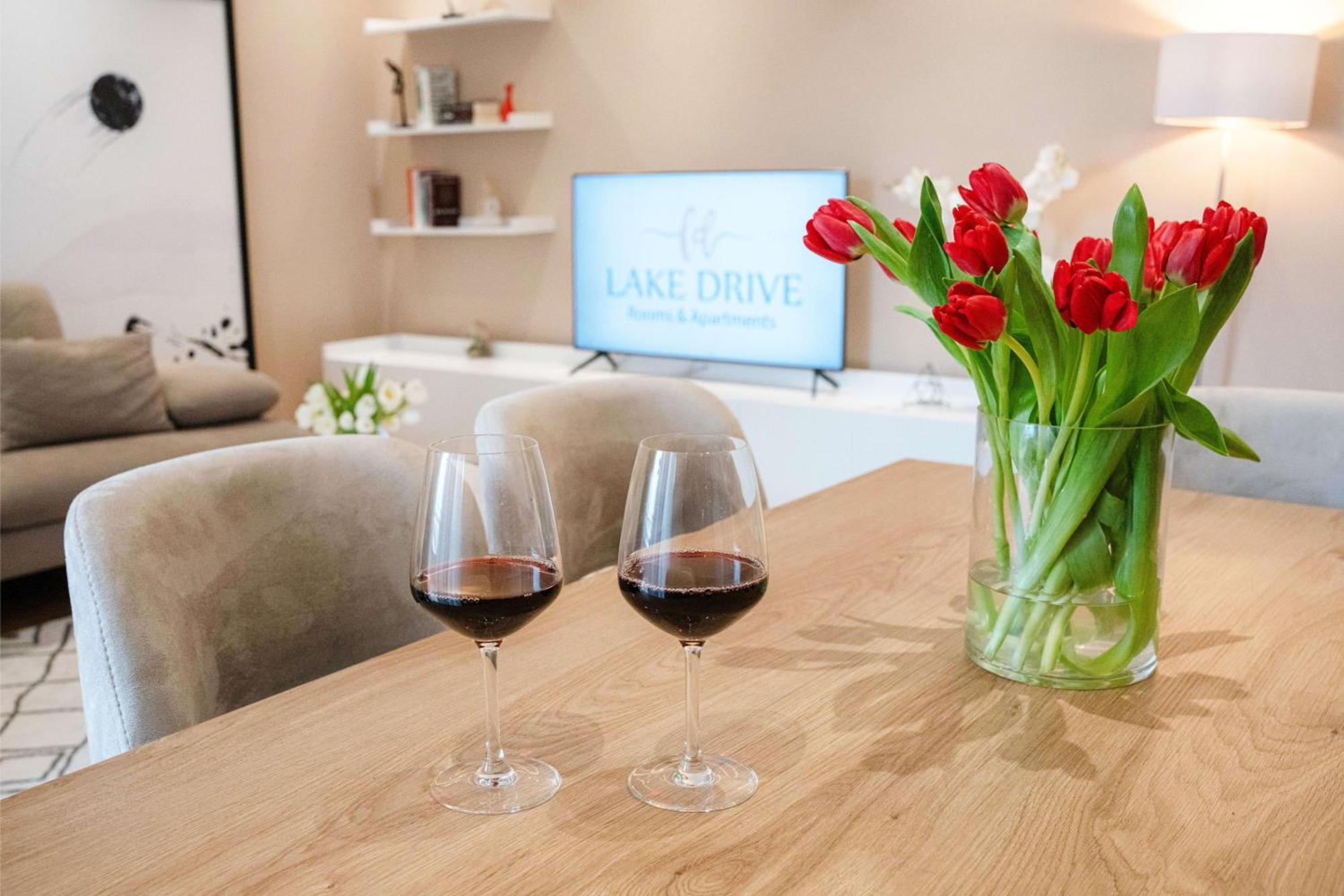 טיראנה Lake Drive Rooms&Apartments מראה חיצוני תמונה